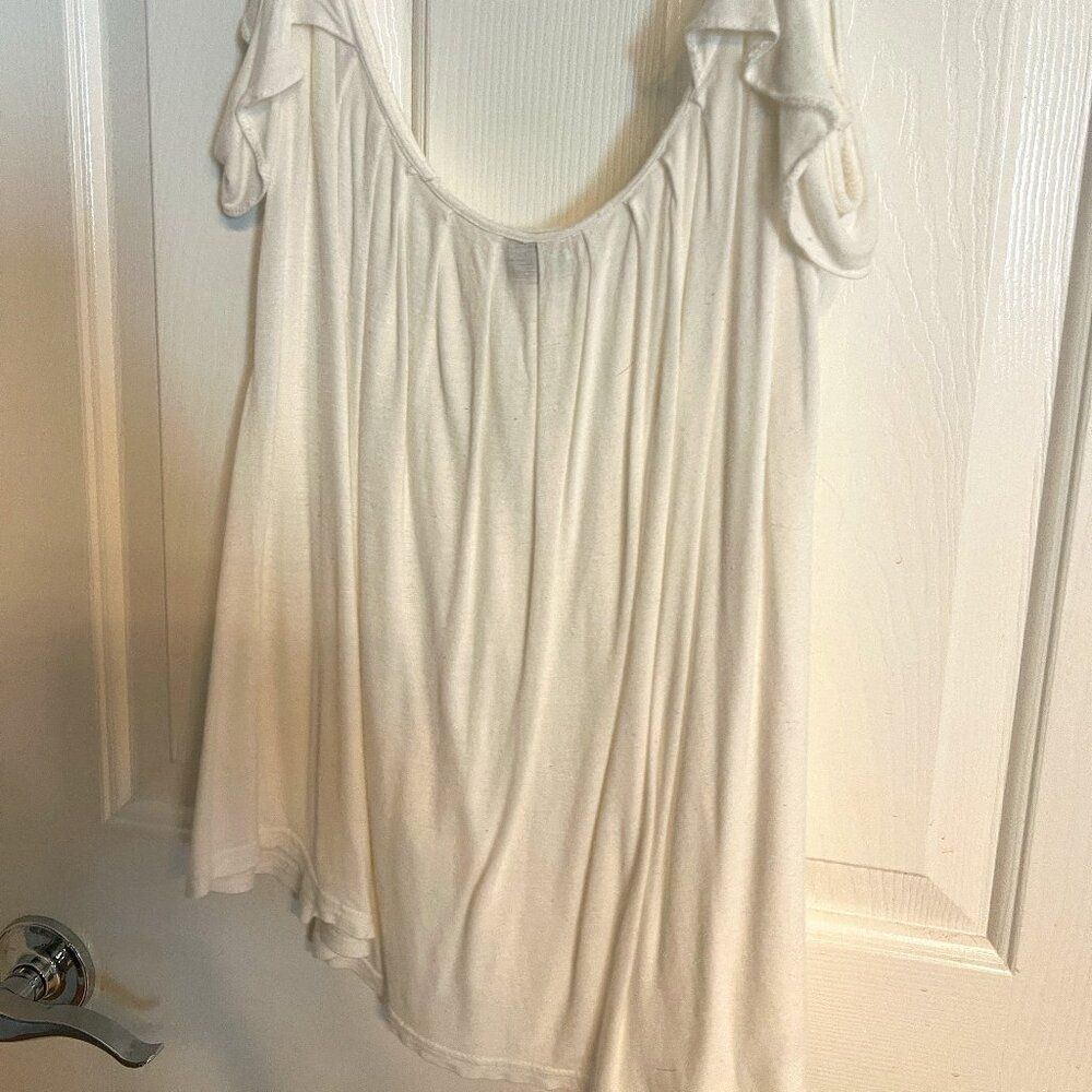 White flowy top with speghetti straps
